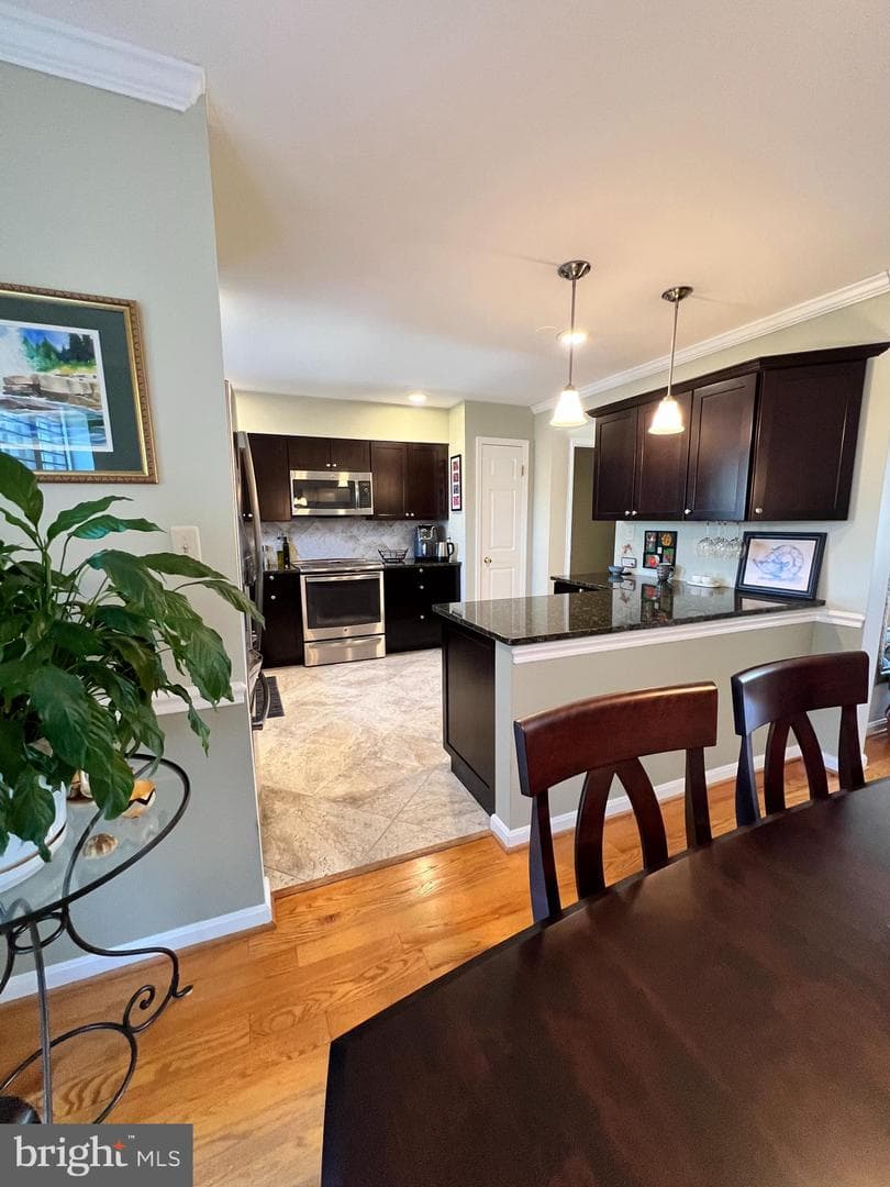 400 Chadford Court photo 10