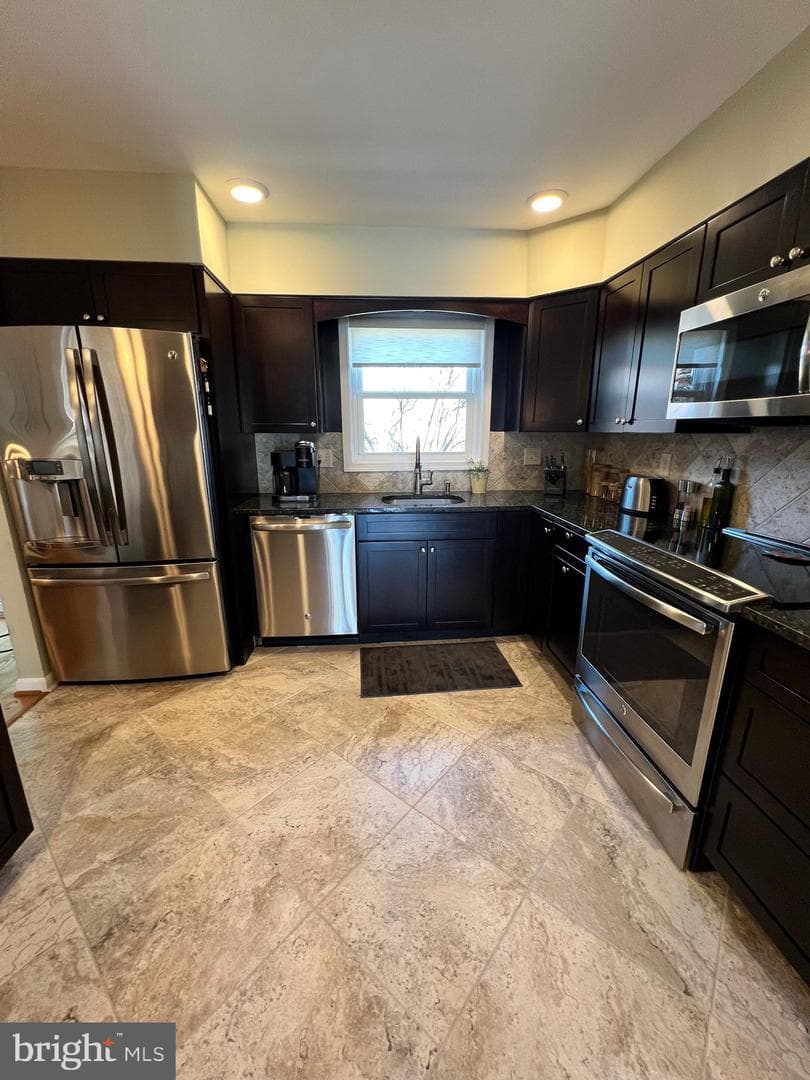 400 Chadford Court photo 12