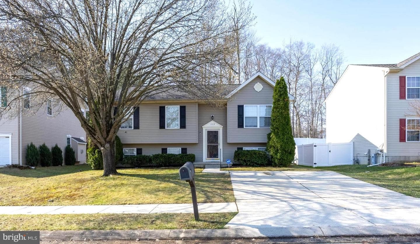 1113 Walnut Hill Court photo 1