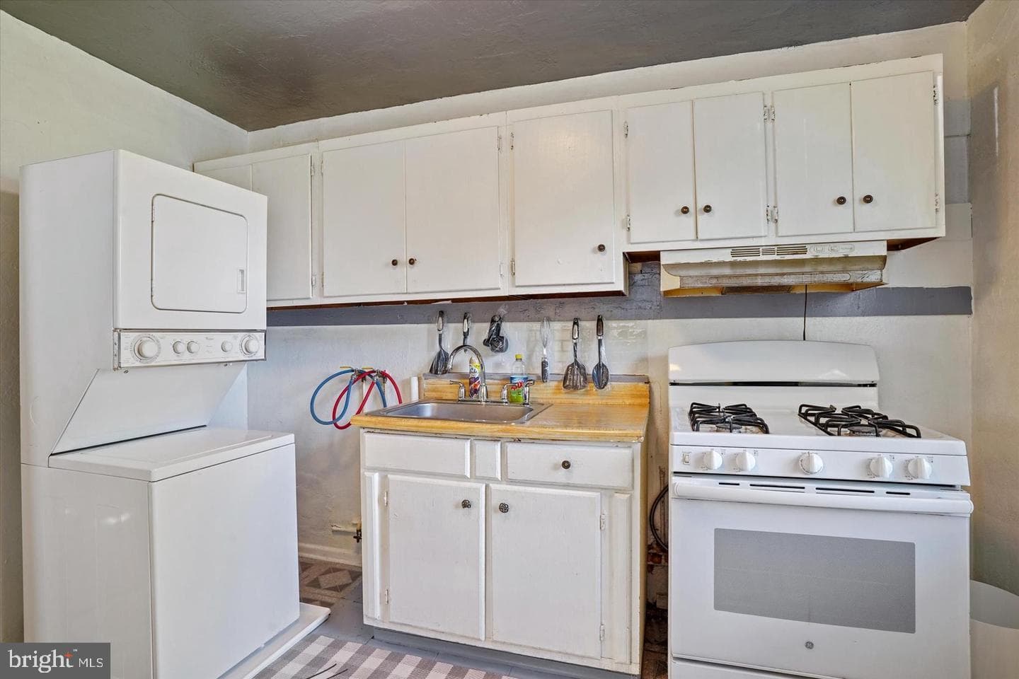 2 Aberdeen Avenue photo 12