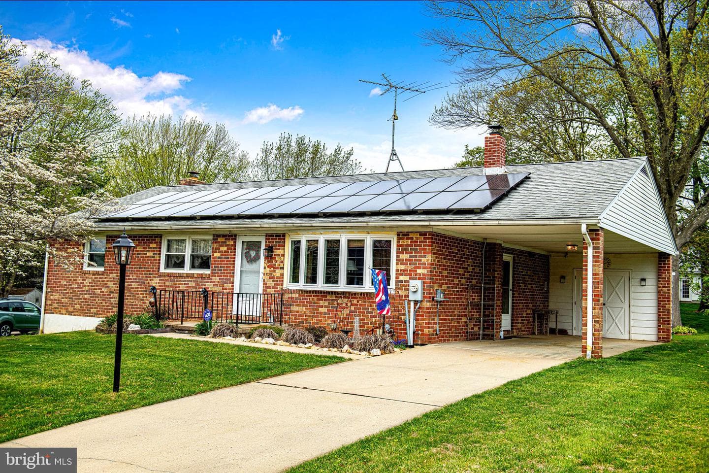 405 Harrington Road photo 2