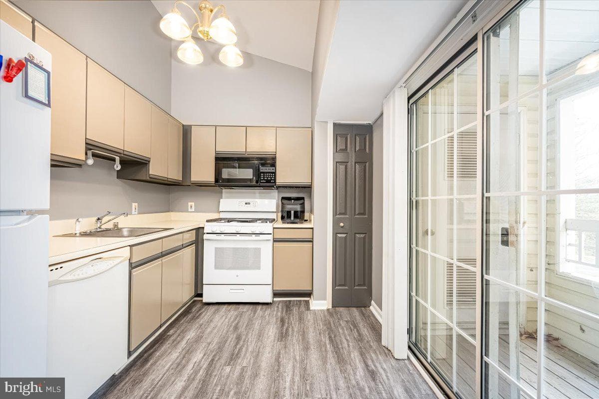 1310 Sheridan Place #36 (306) photo 10