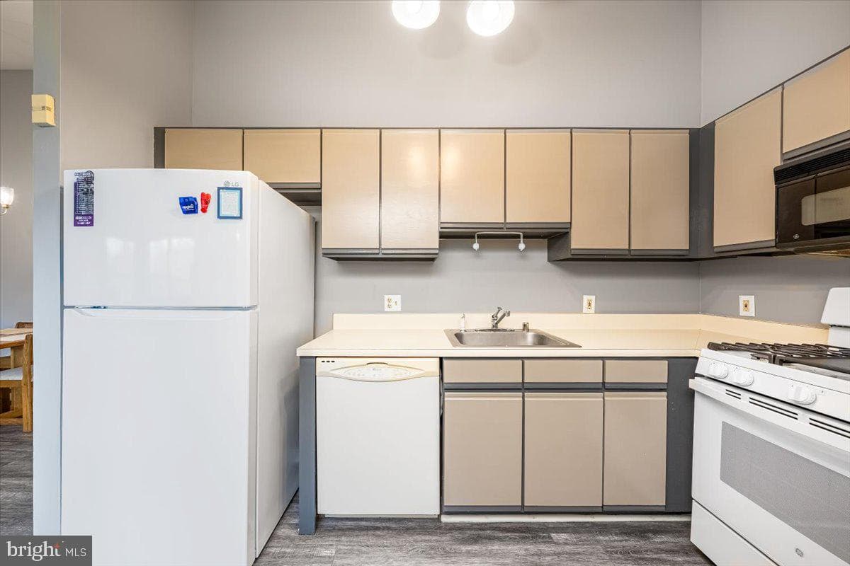 1310 Sheridan Place #36 (306) photo 12