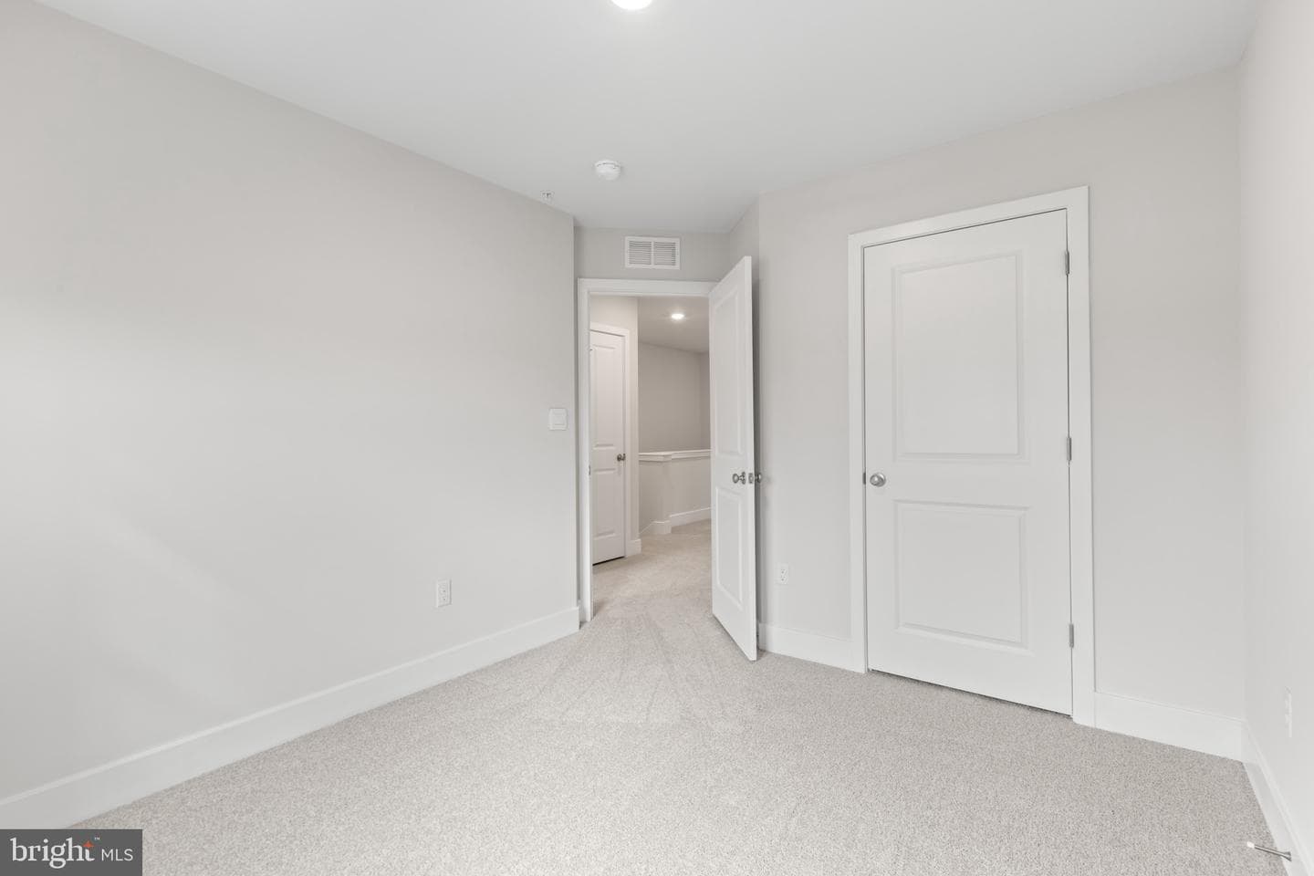 364 Hackley Drive photo 22