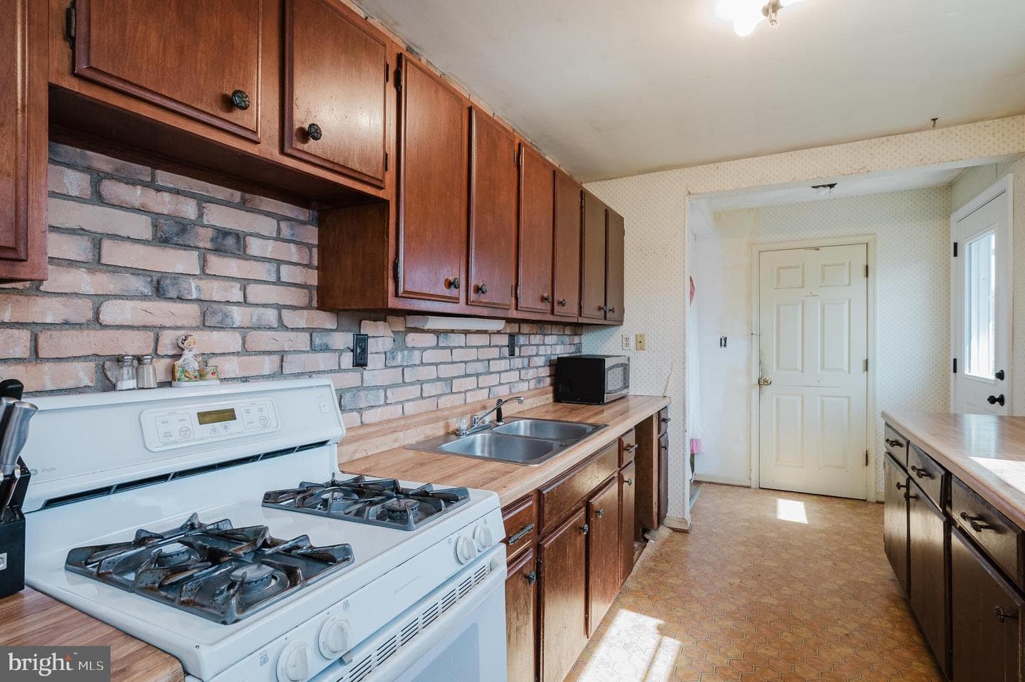 147 Bay Blvd photo 13