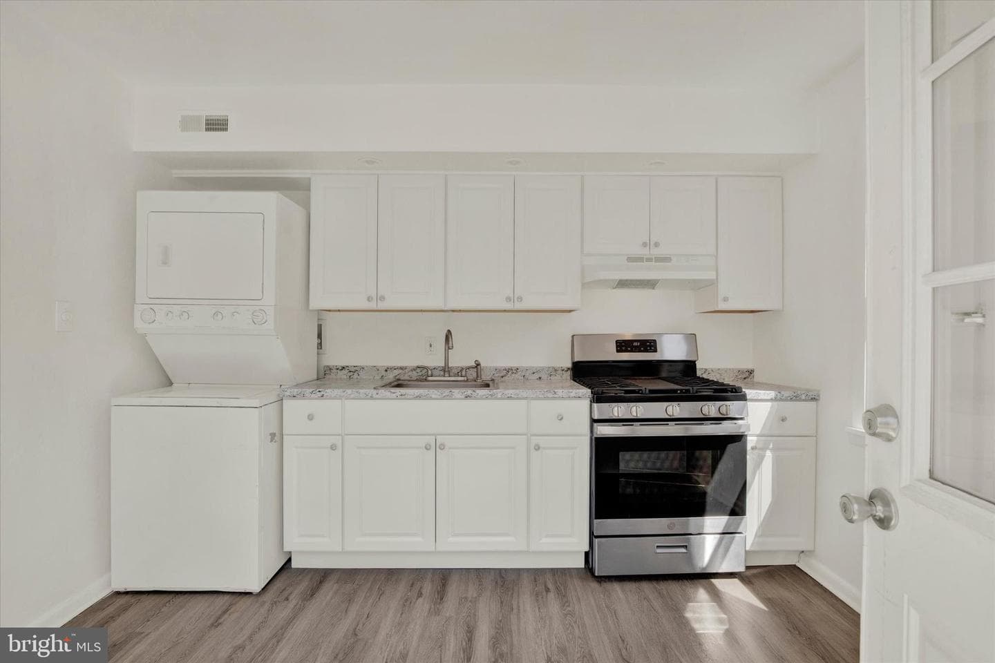 78 Swan Street photo 6