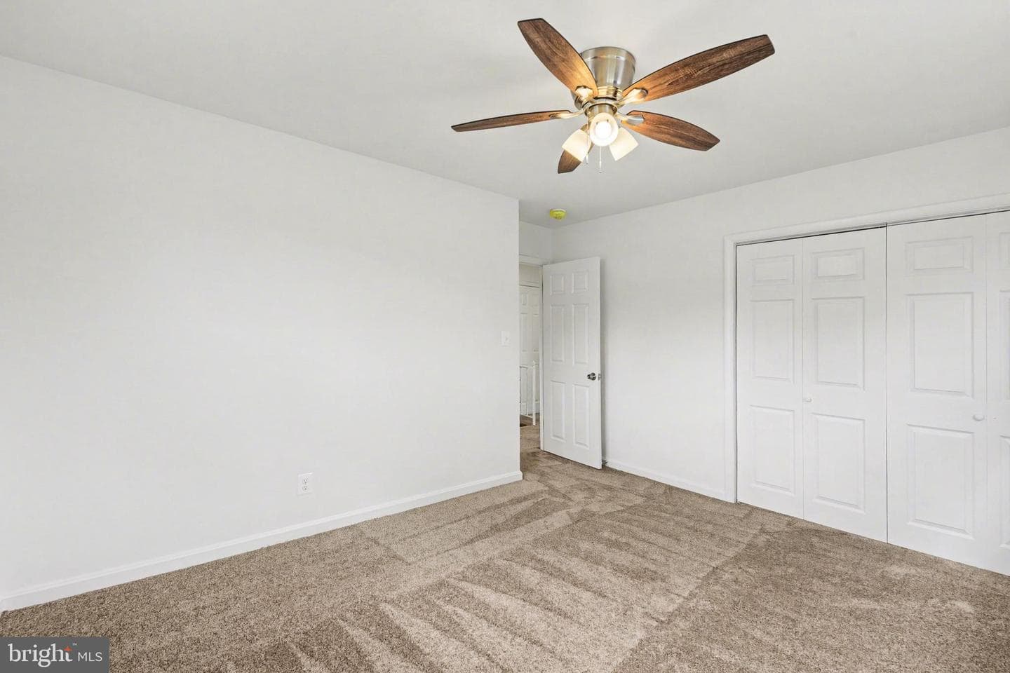 642 Walker Street photo 11