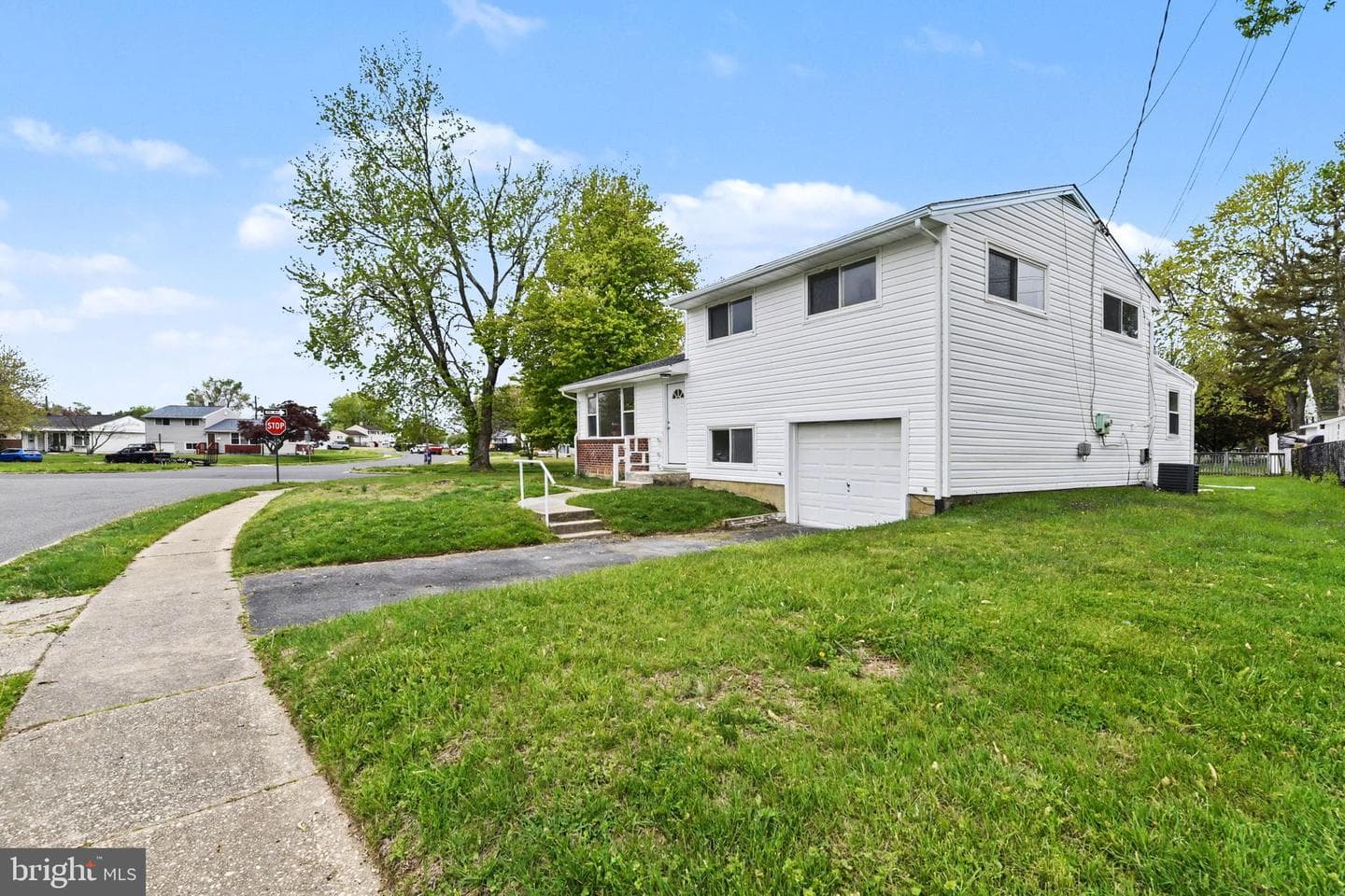 642 Walker Street photo 2