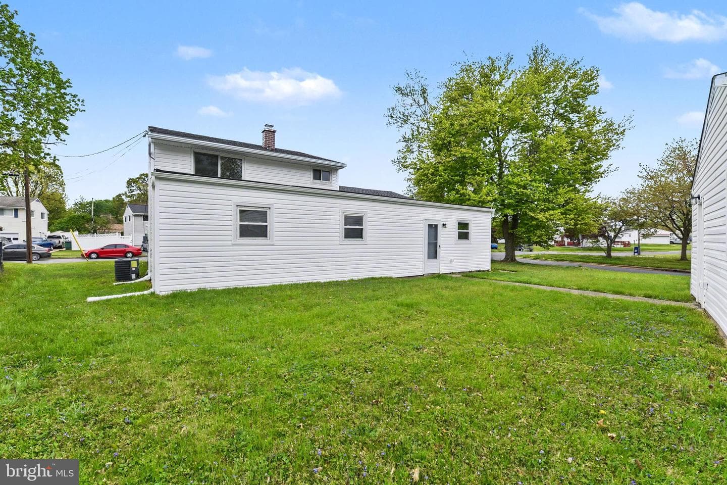 642 Walker Street photo 24