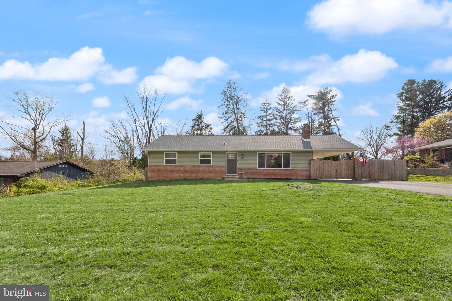 314 Lakeside Drive photo 1