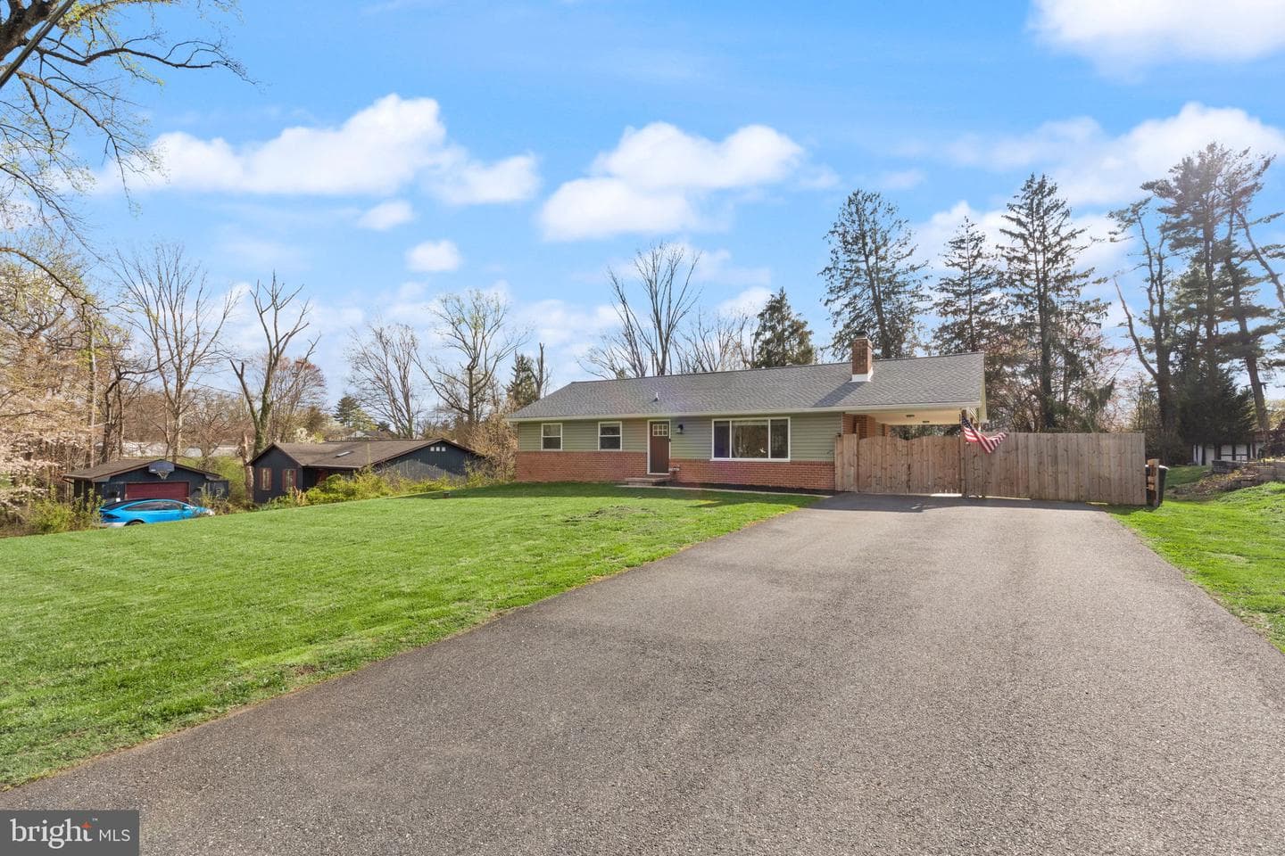 314 Lakeside Drive photo 2