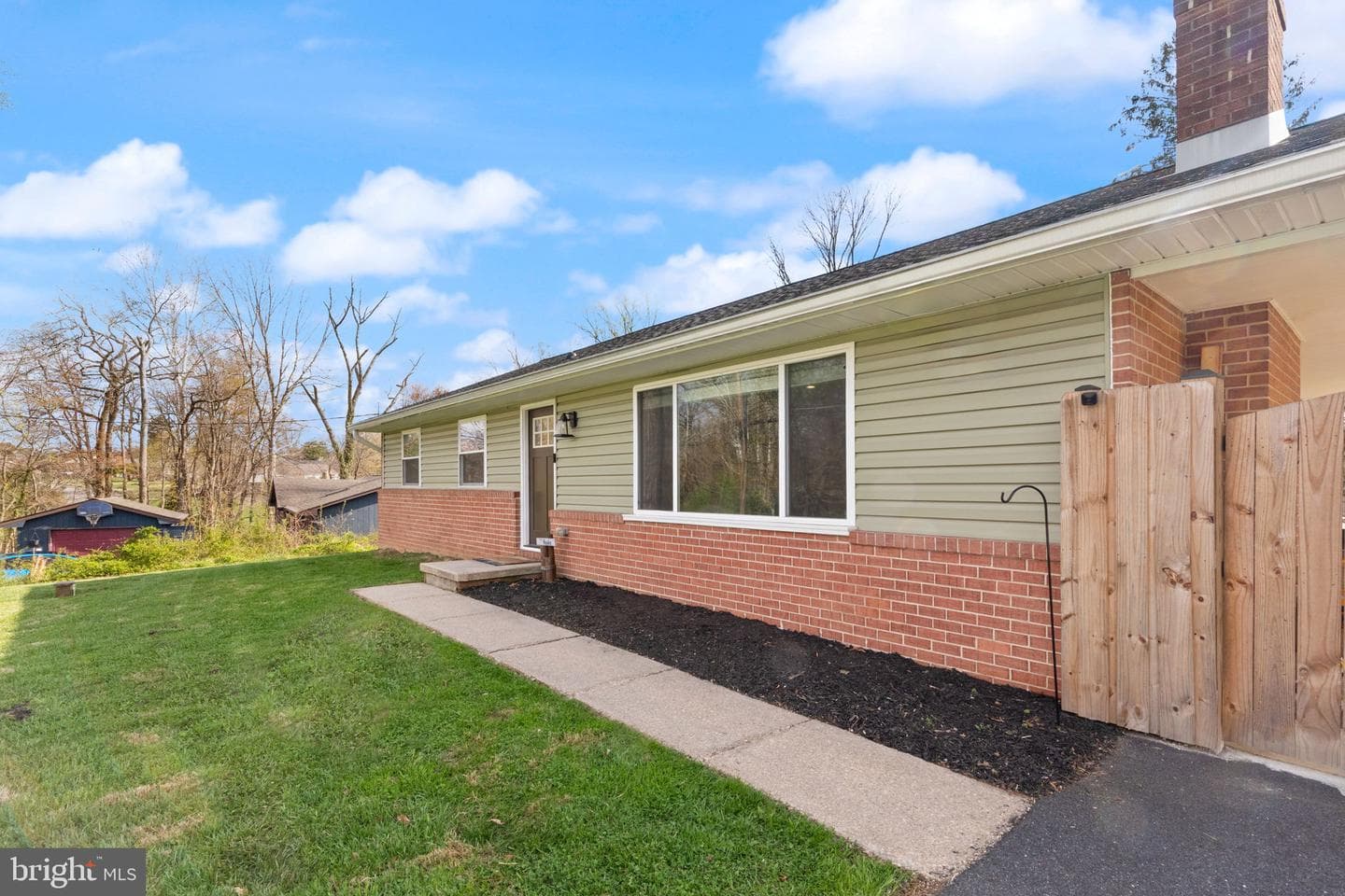 314 Lakeside Drive photo 3