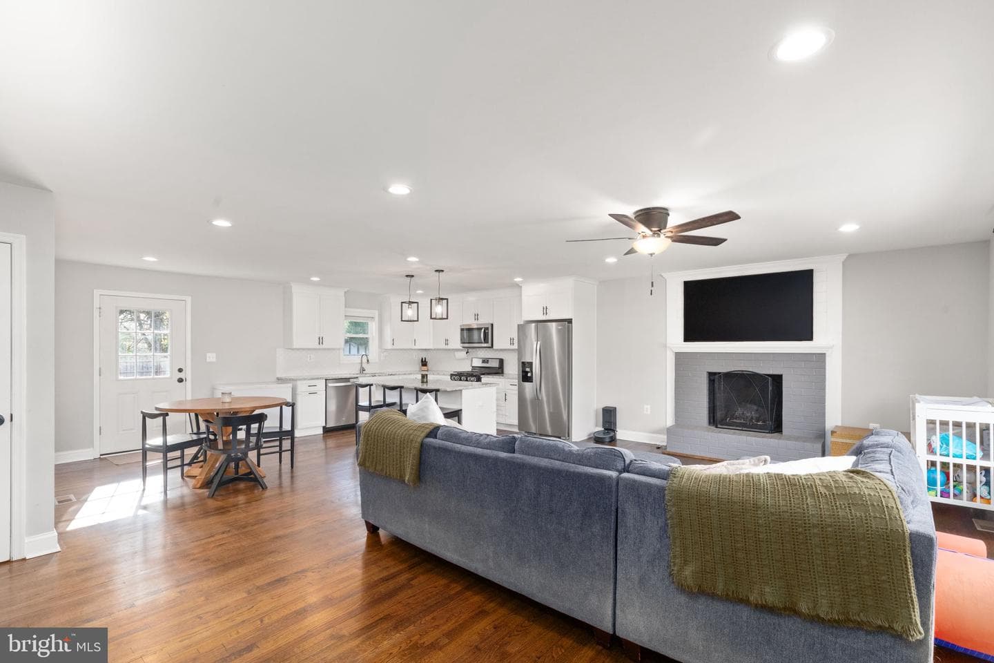 314 Lakeside Drive photo 4