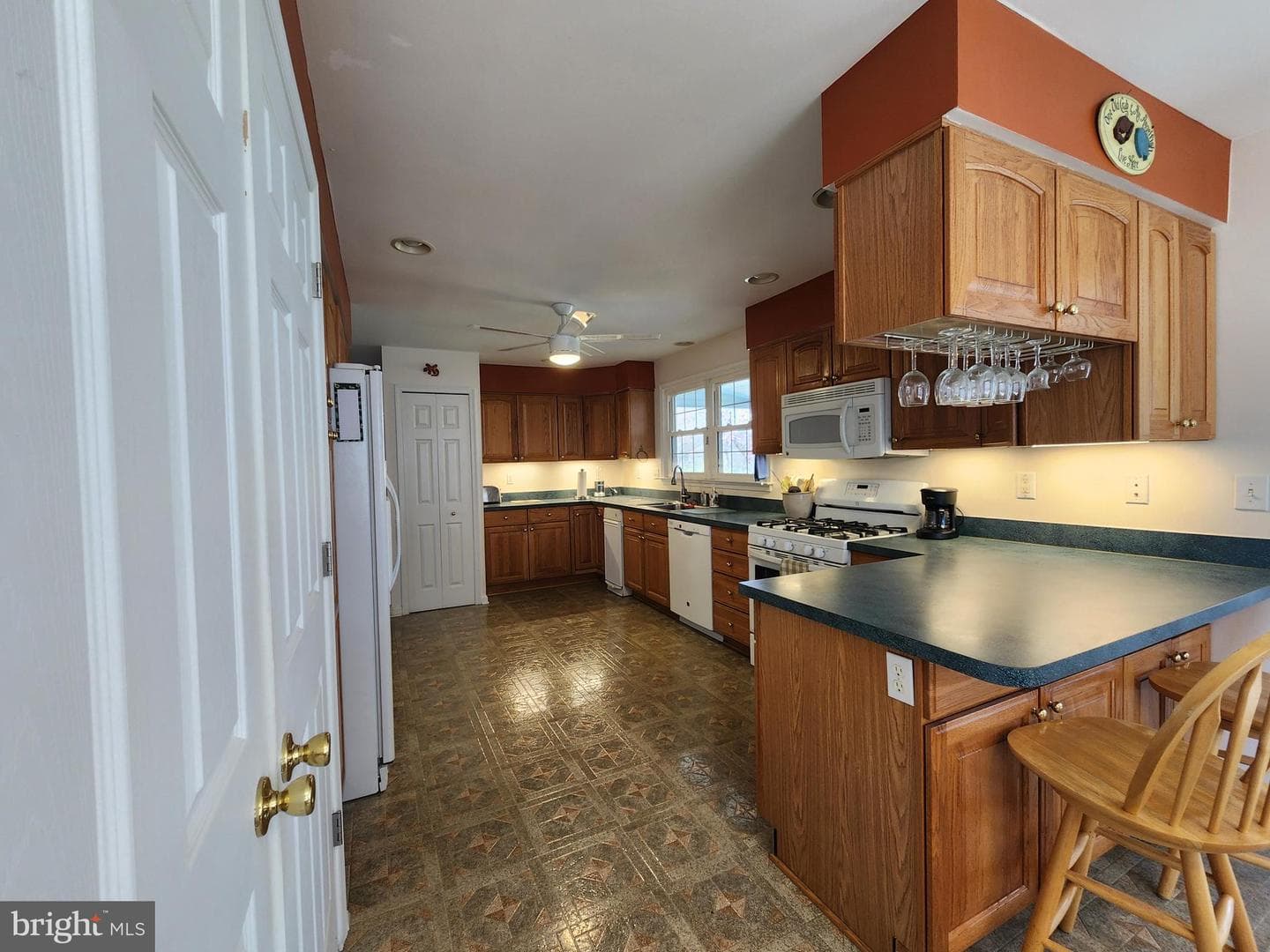 215 Garnett Road photo 26