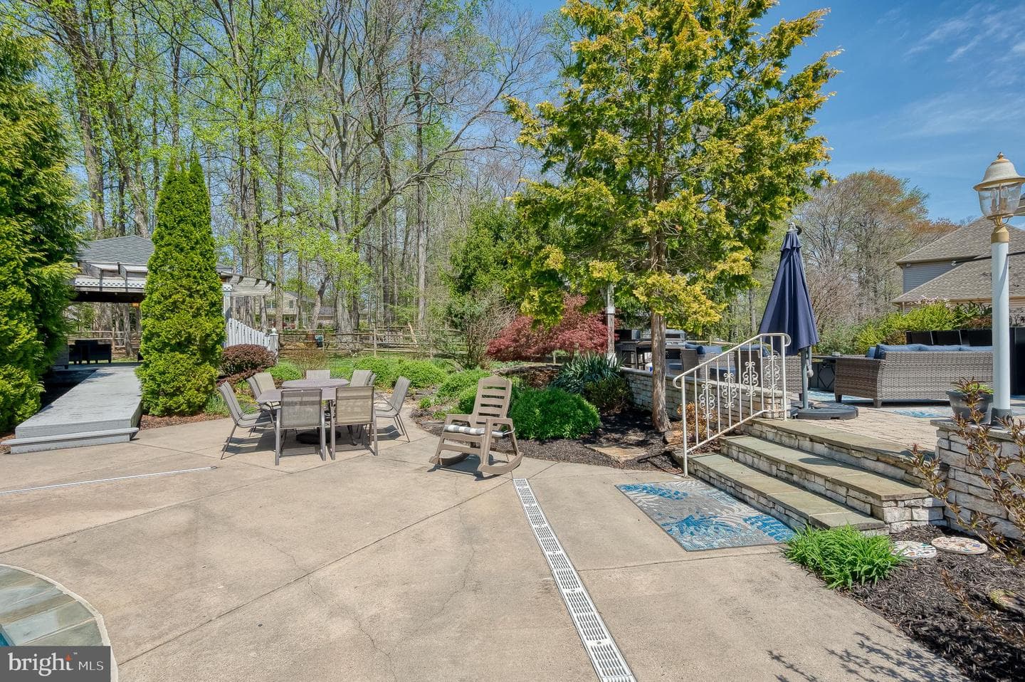 1216 Bluebird Court W photo 103