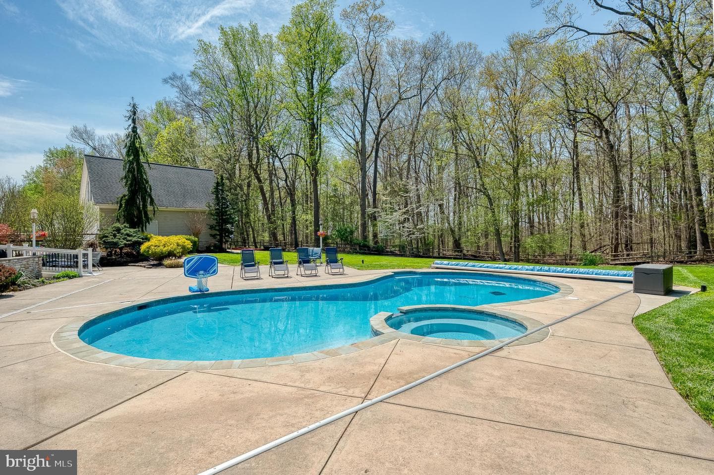 1216 Bluebird Court W photo 112