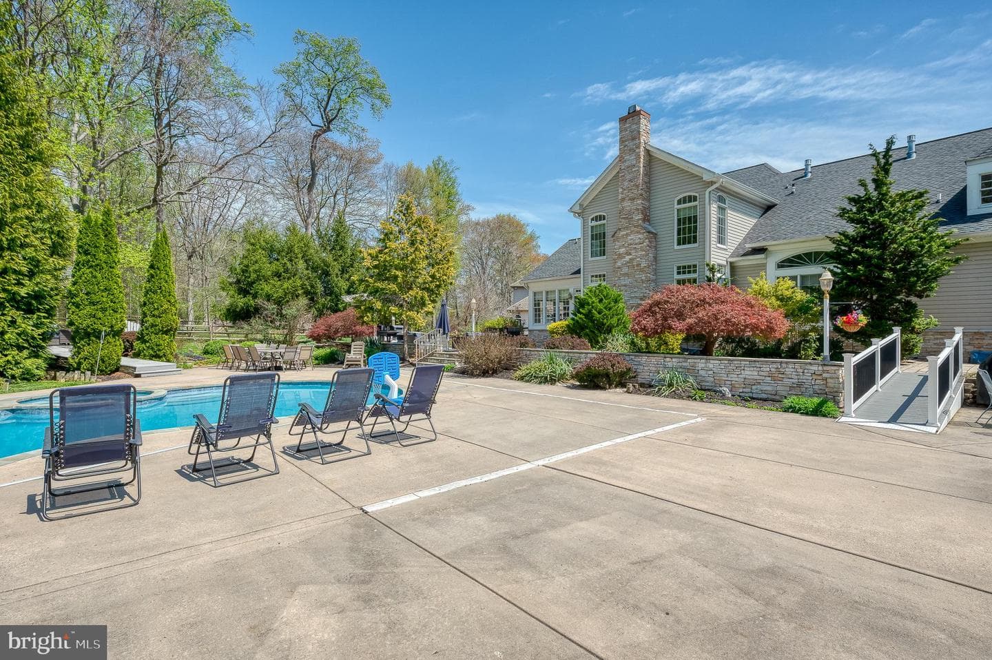 1216 Bluebird Court W photo 117