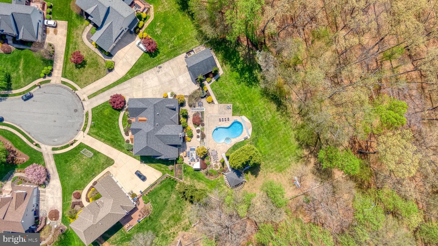 1216 Bluebird Court W photo 131