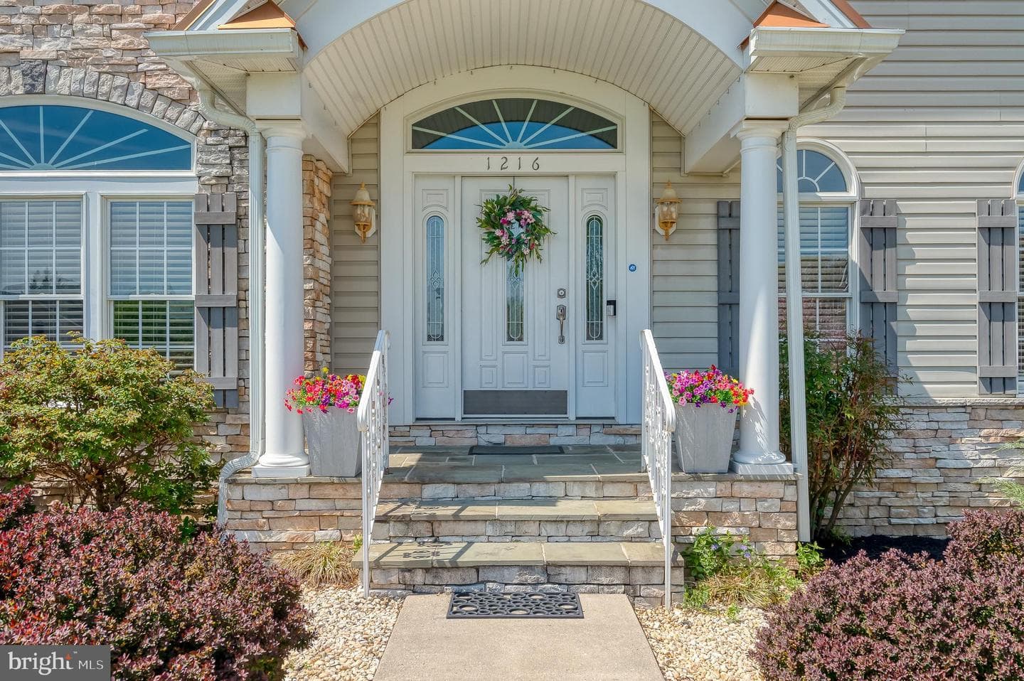1216 Bluebird Court W photo 5
