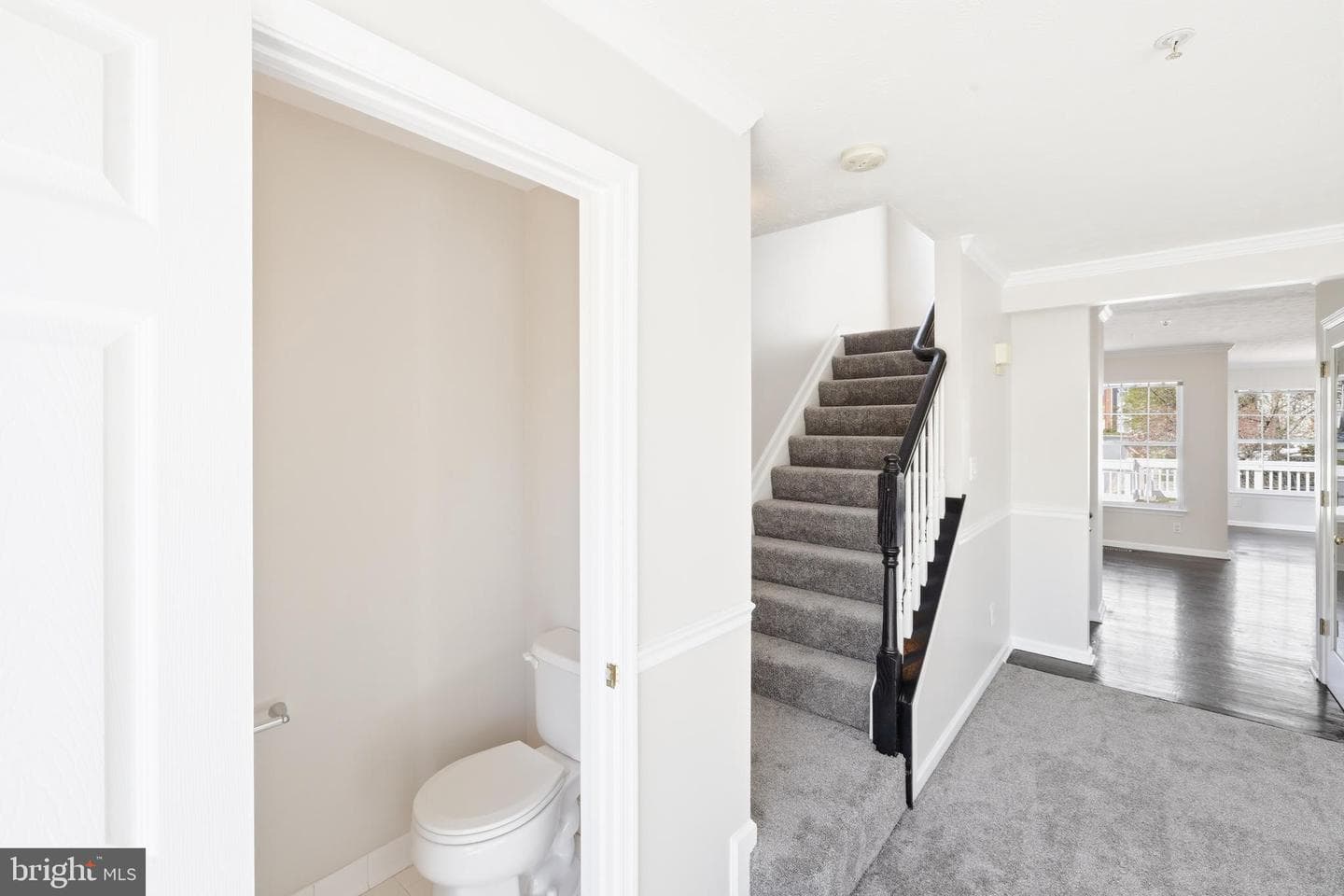 2045 Mardic Drive photo 22