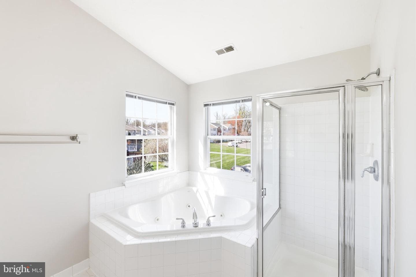 2045 Mardic Drive photo 25