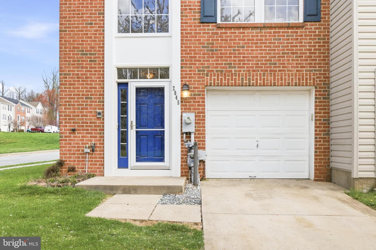 2045 Mardic Drive photo 3