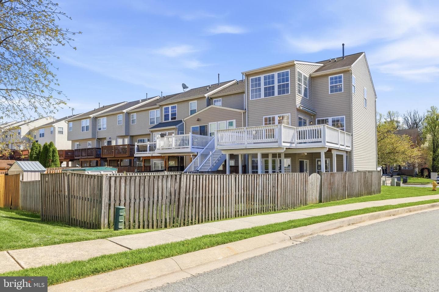 2045 Mardic Drive photo 34