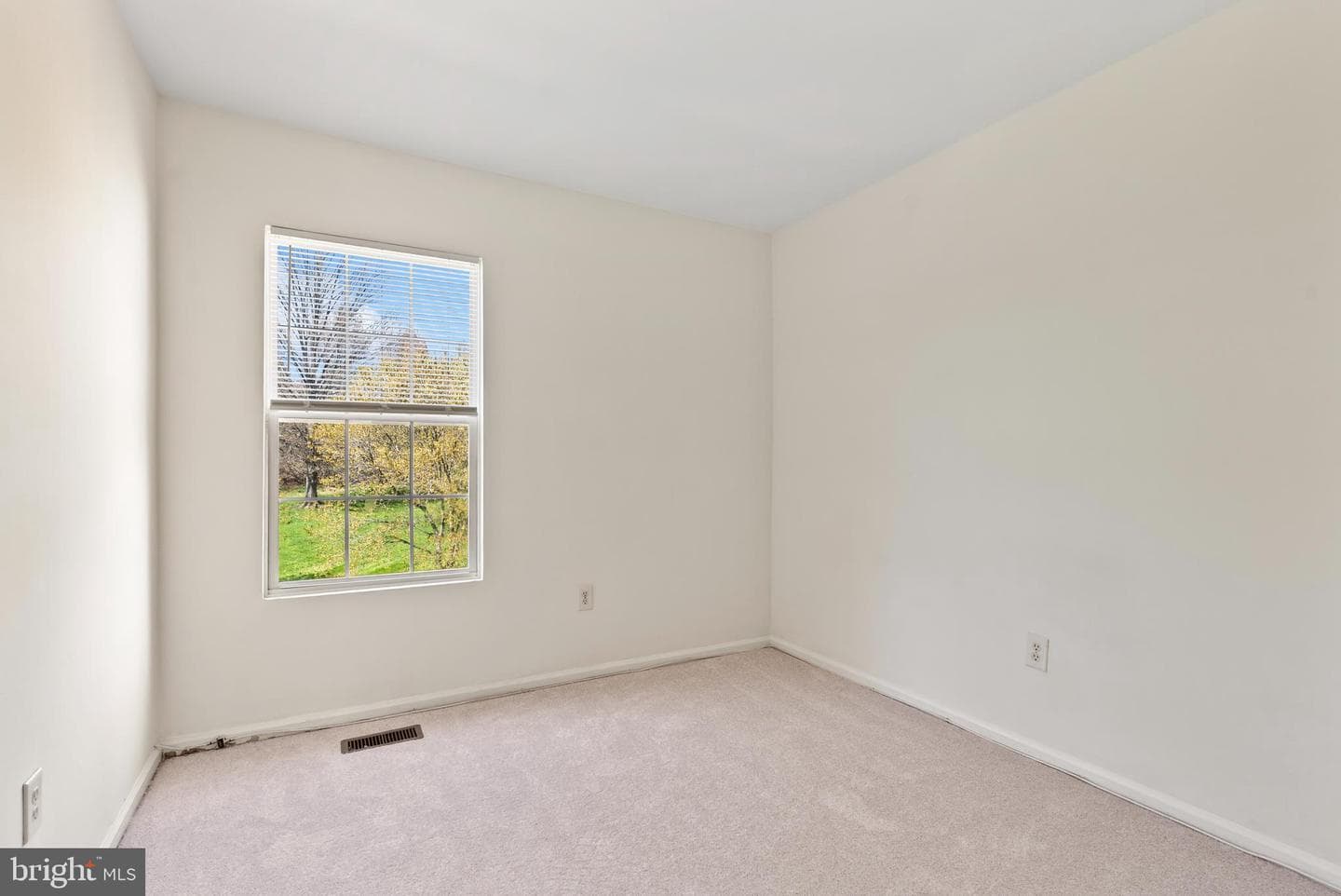 330 Fullerton Place photo 21