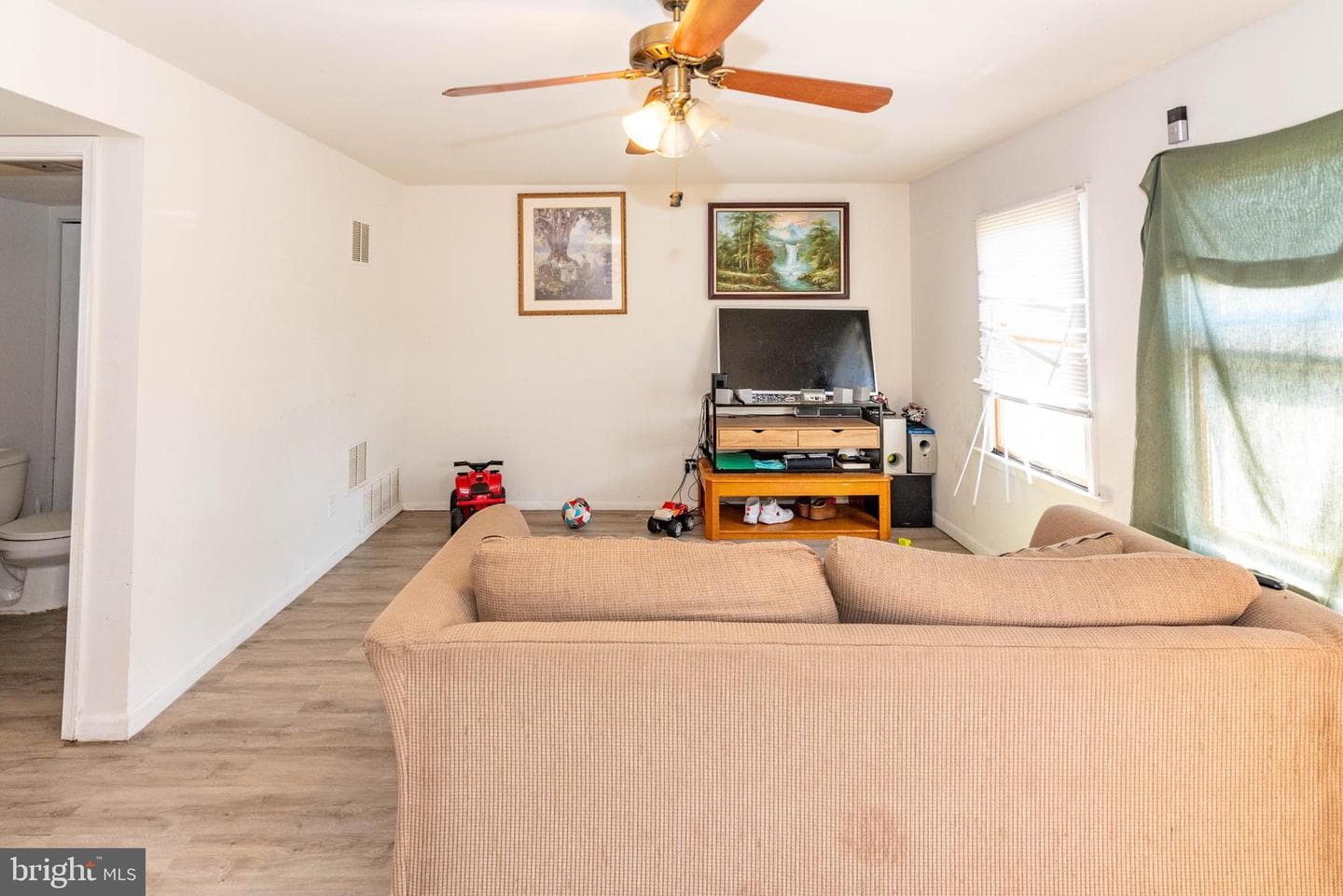 1573 Charlestown Drive photo 2