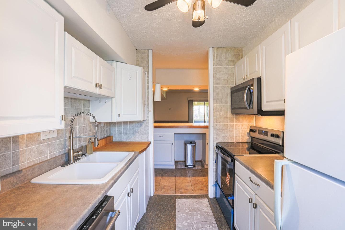301 Sweet Briar Court photo 16
