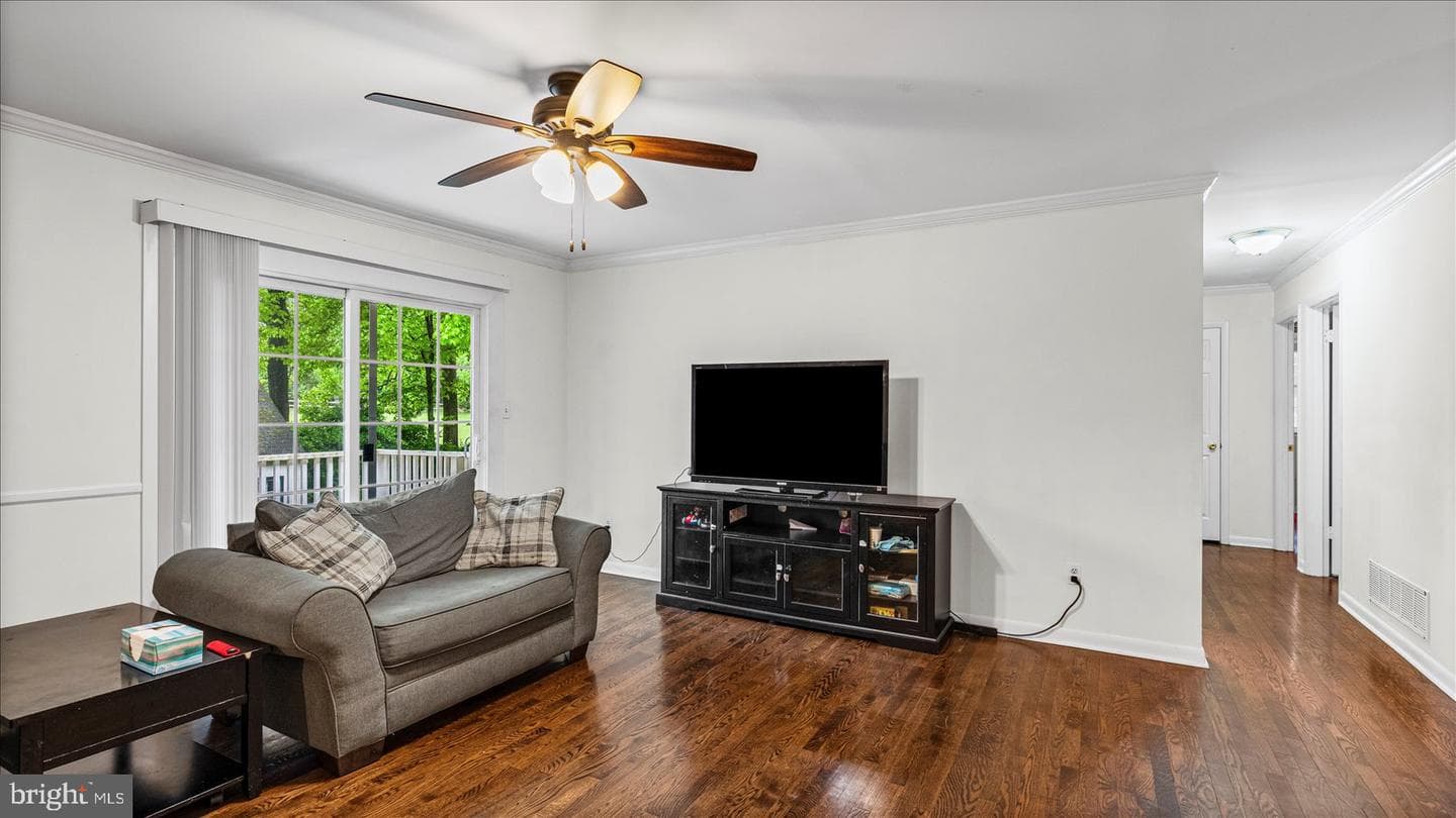 1512 Steeplechase Drive photo 14