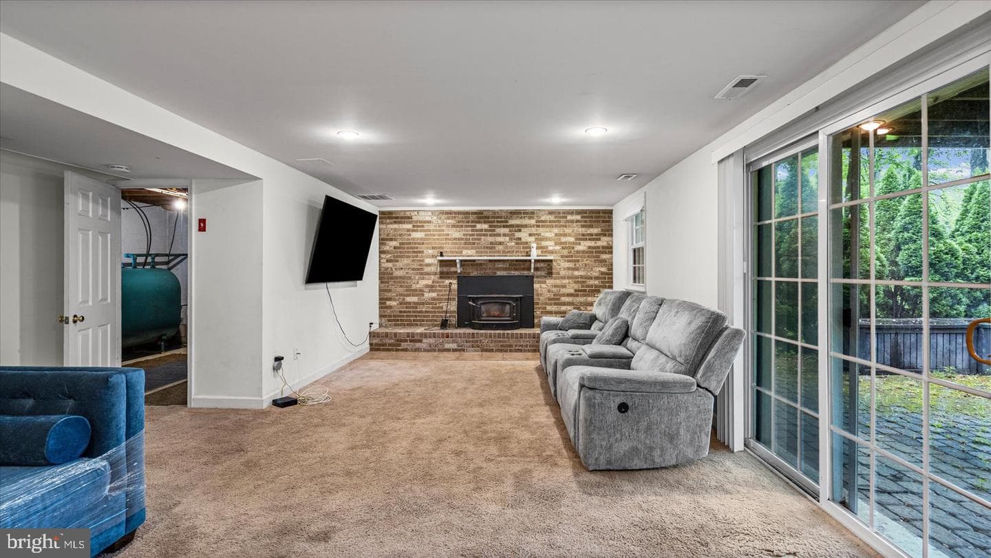 1512 Steeplechase Drive photo 25