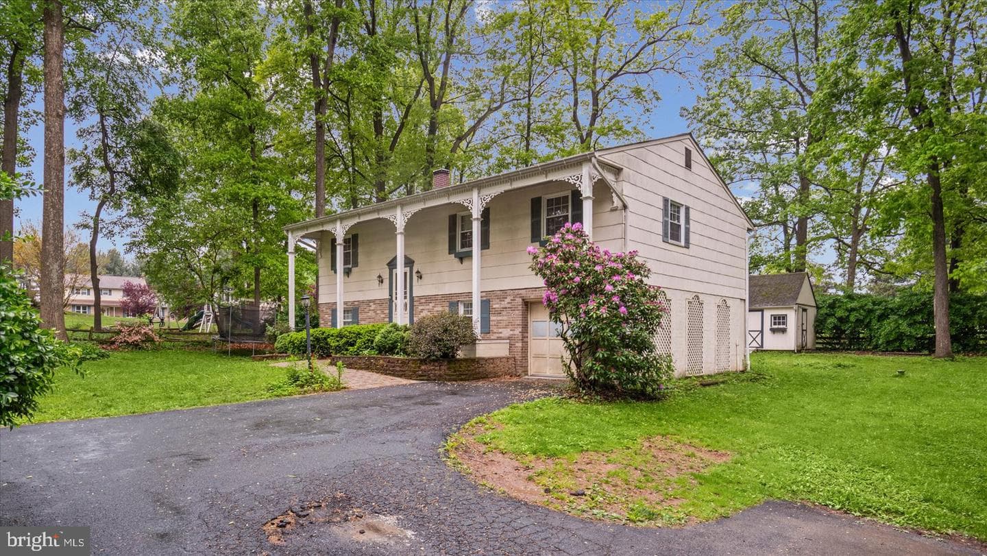 1512 Steeplechase Drive photo 4
