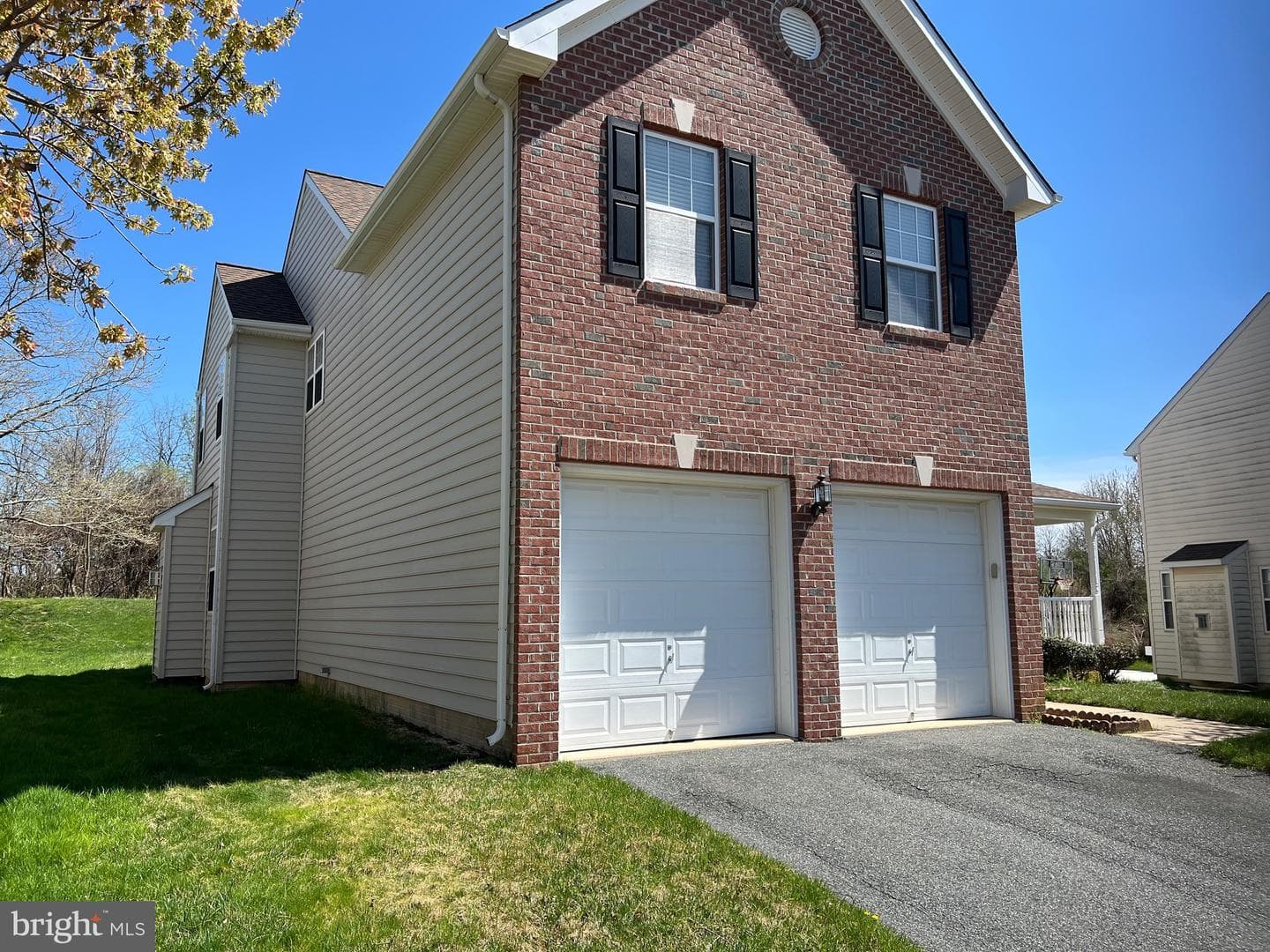 2934 Airdrie Avenue photo 4