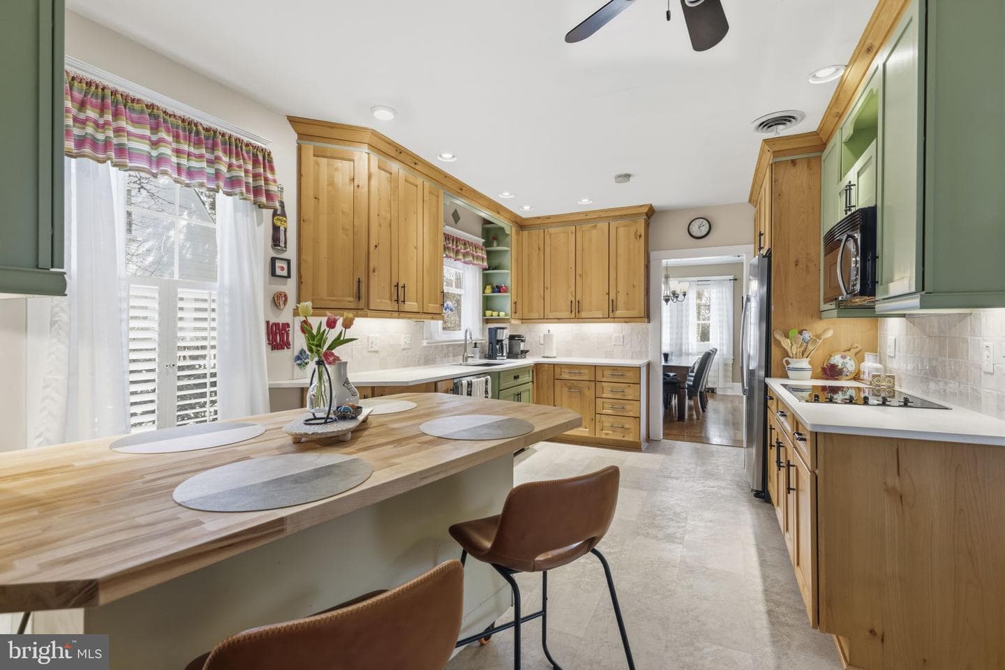 555 Giles Street photo 11