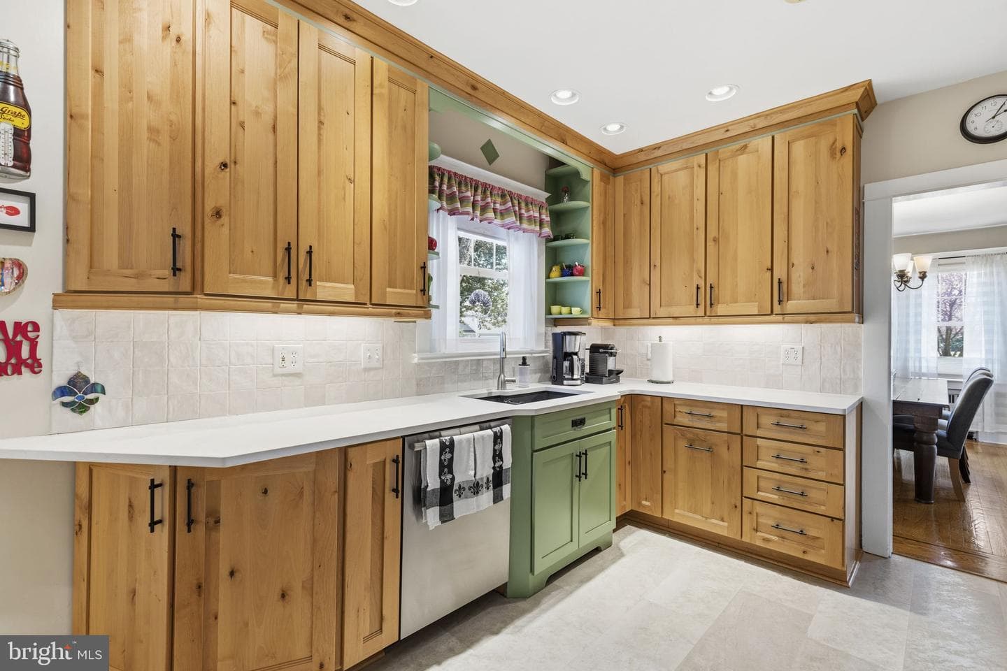 555 Giles Street photo 13