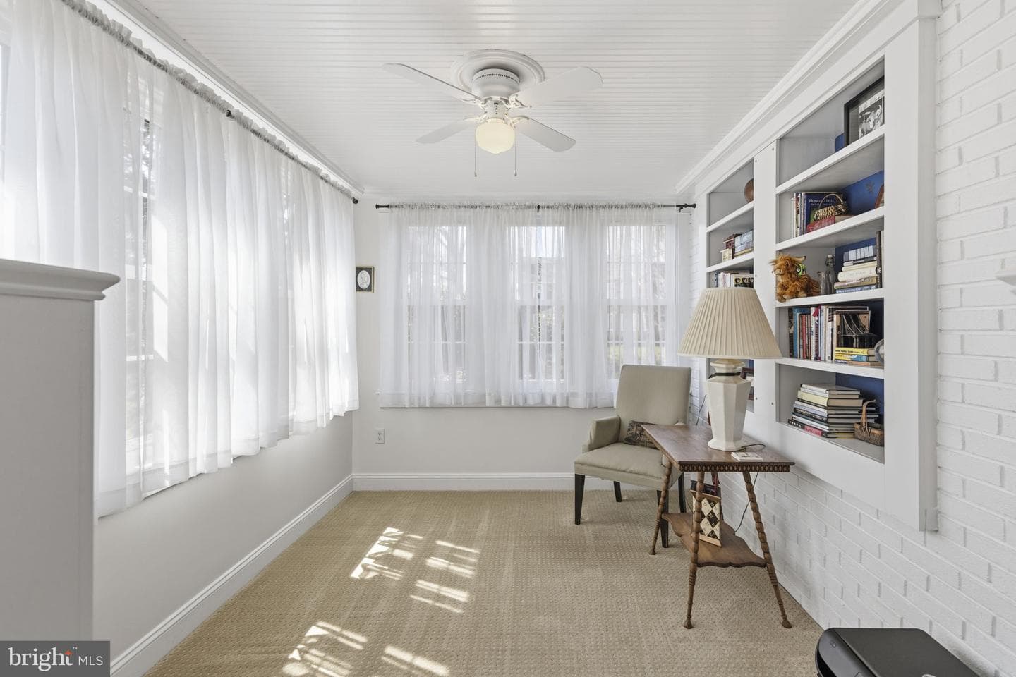 555 Giles Street photo 8