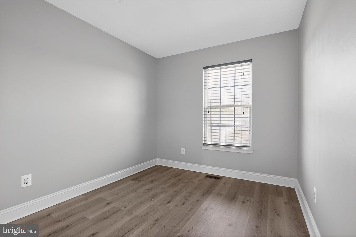 627 Berwick Court photo 16