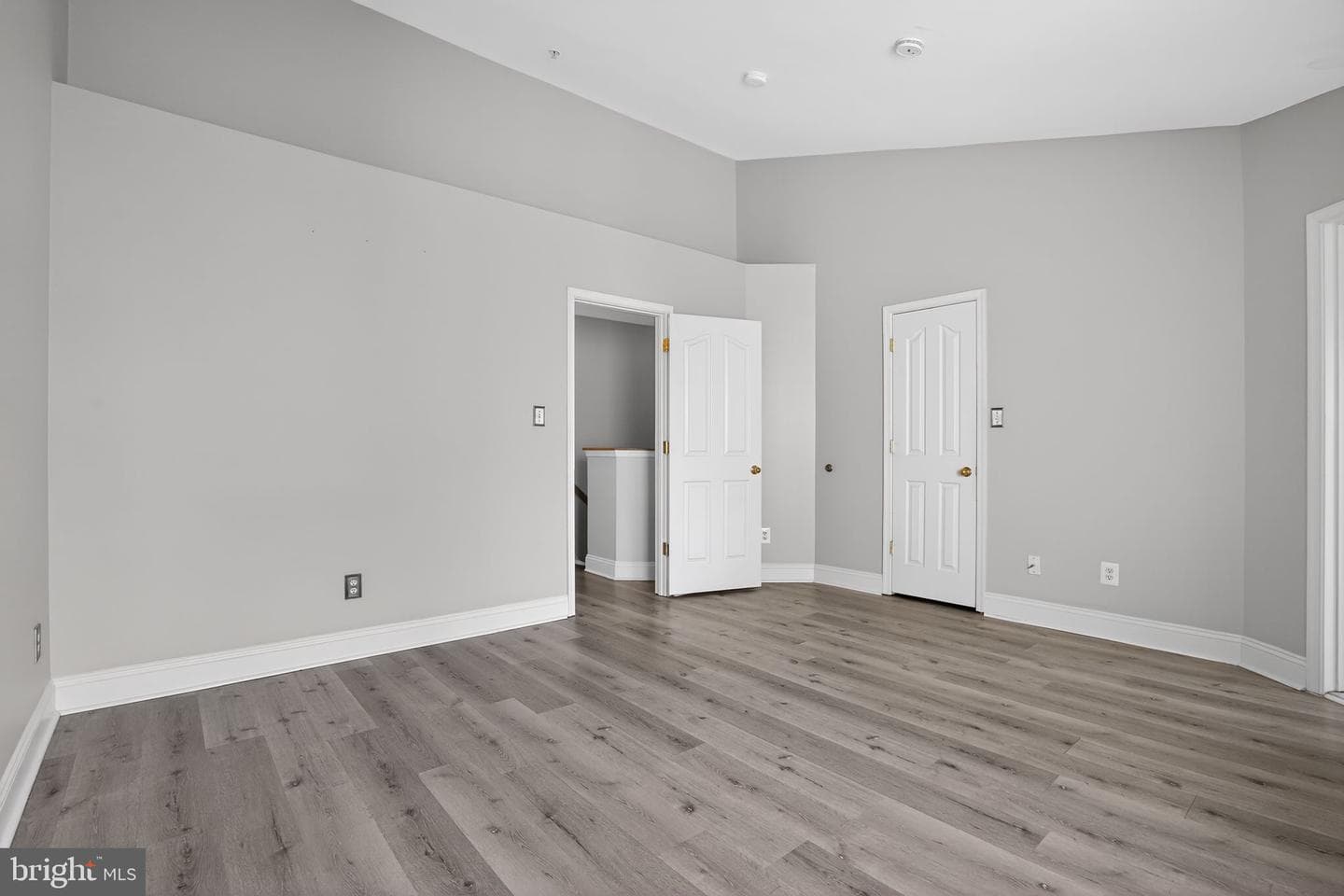 627 Berwick Court photo 17