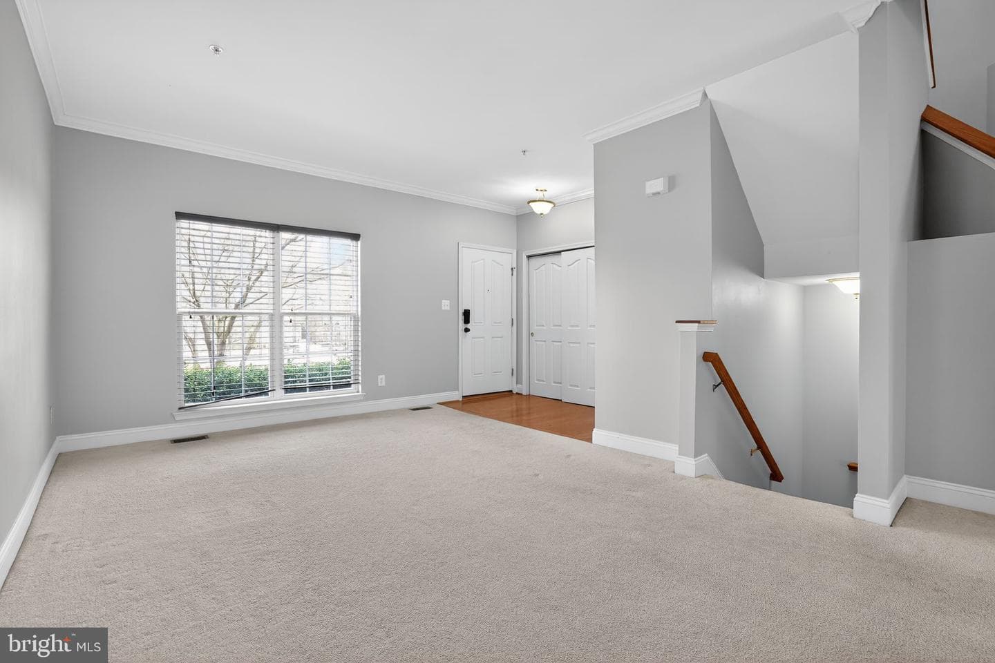 627 Berwick Court photo 3