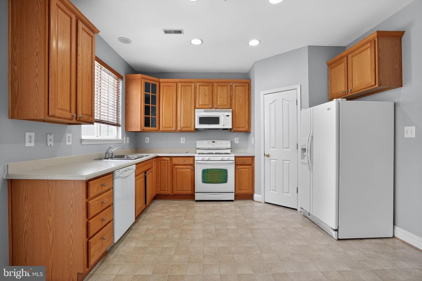 627 Berwick Court photo 6