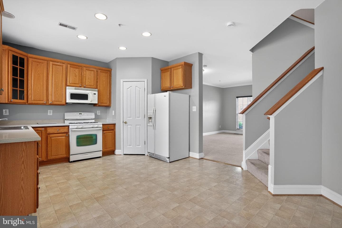 627 Berwick Court photo 8