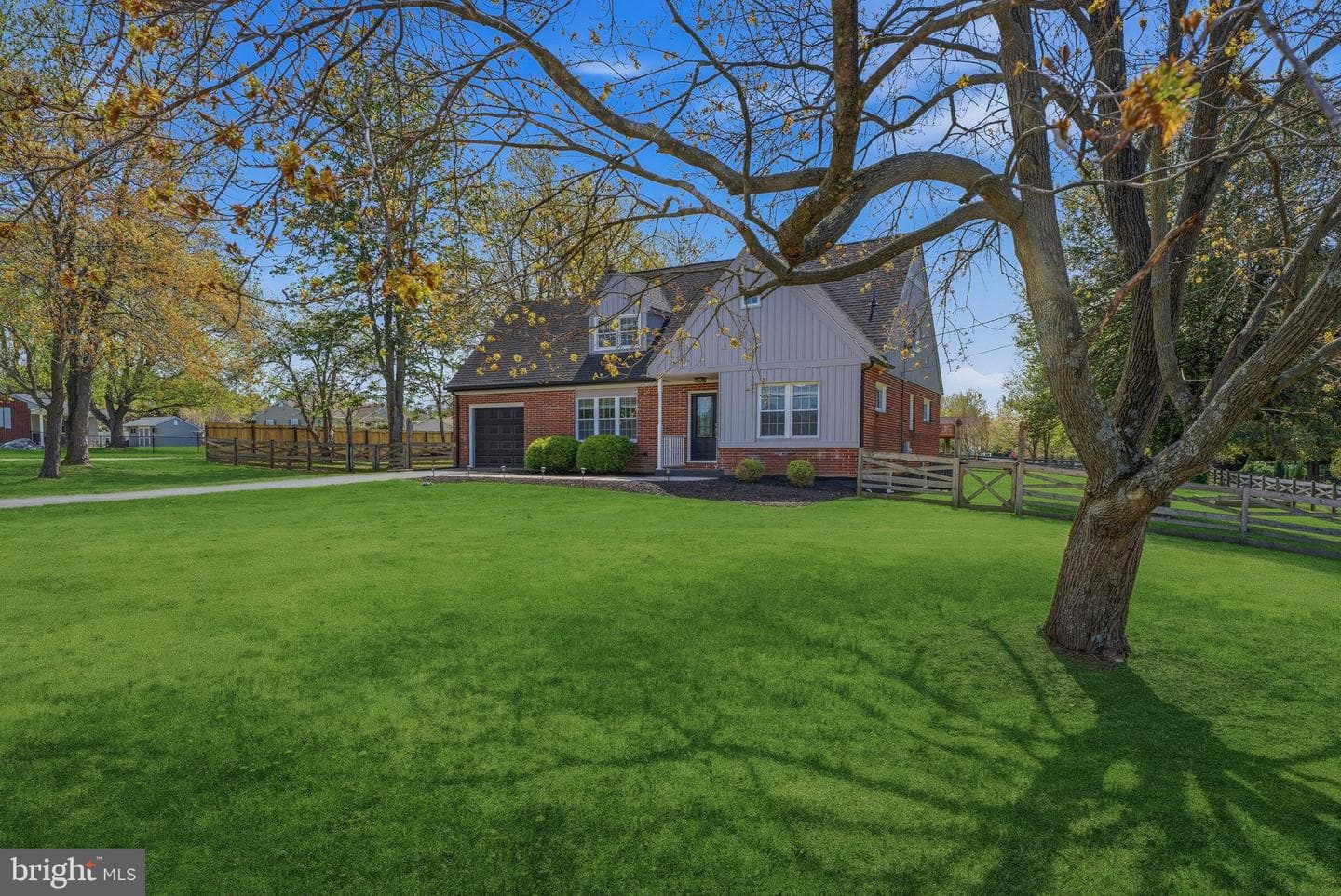 815 Gilbert Road photo 4