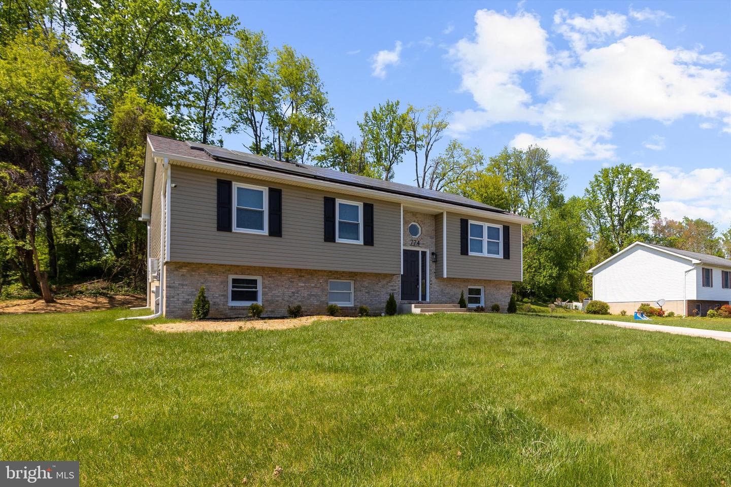 774 Everist Drive photo 2