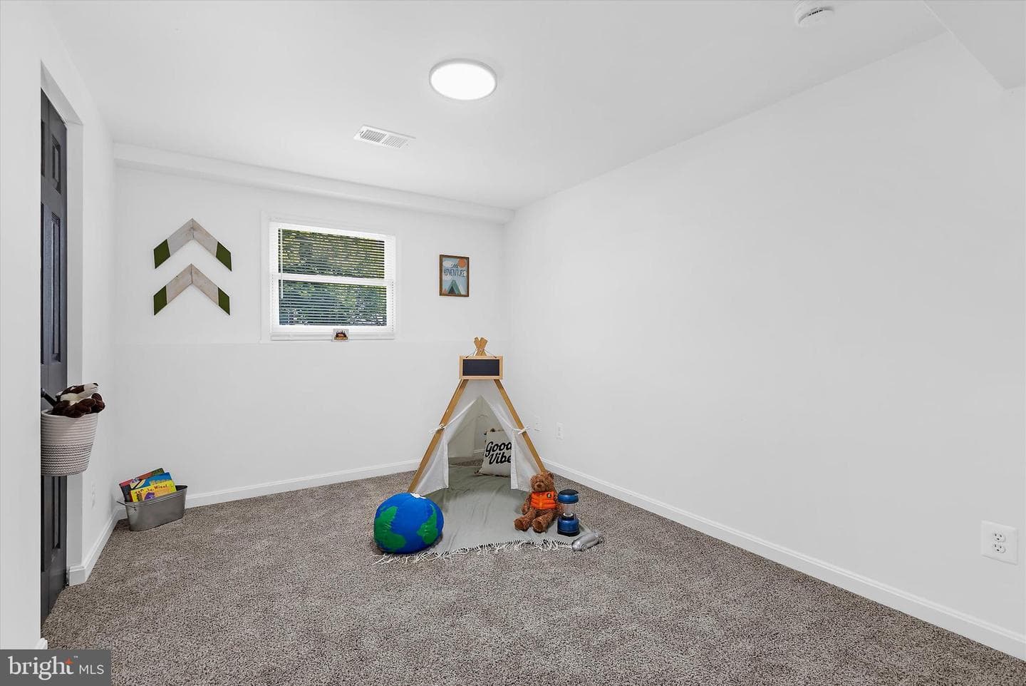 774 Everist Drive photo 37