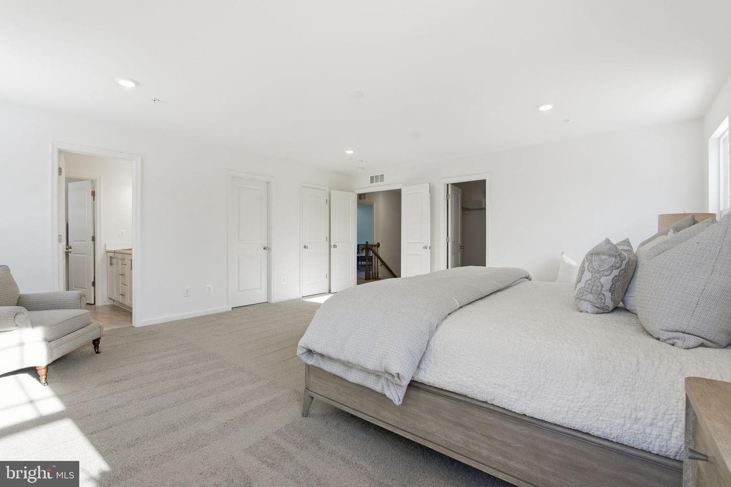 617 Loring Avenue photo 21
