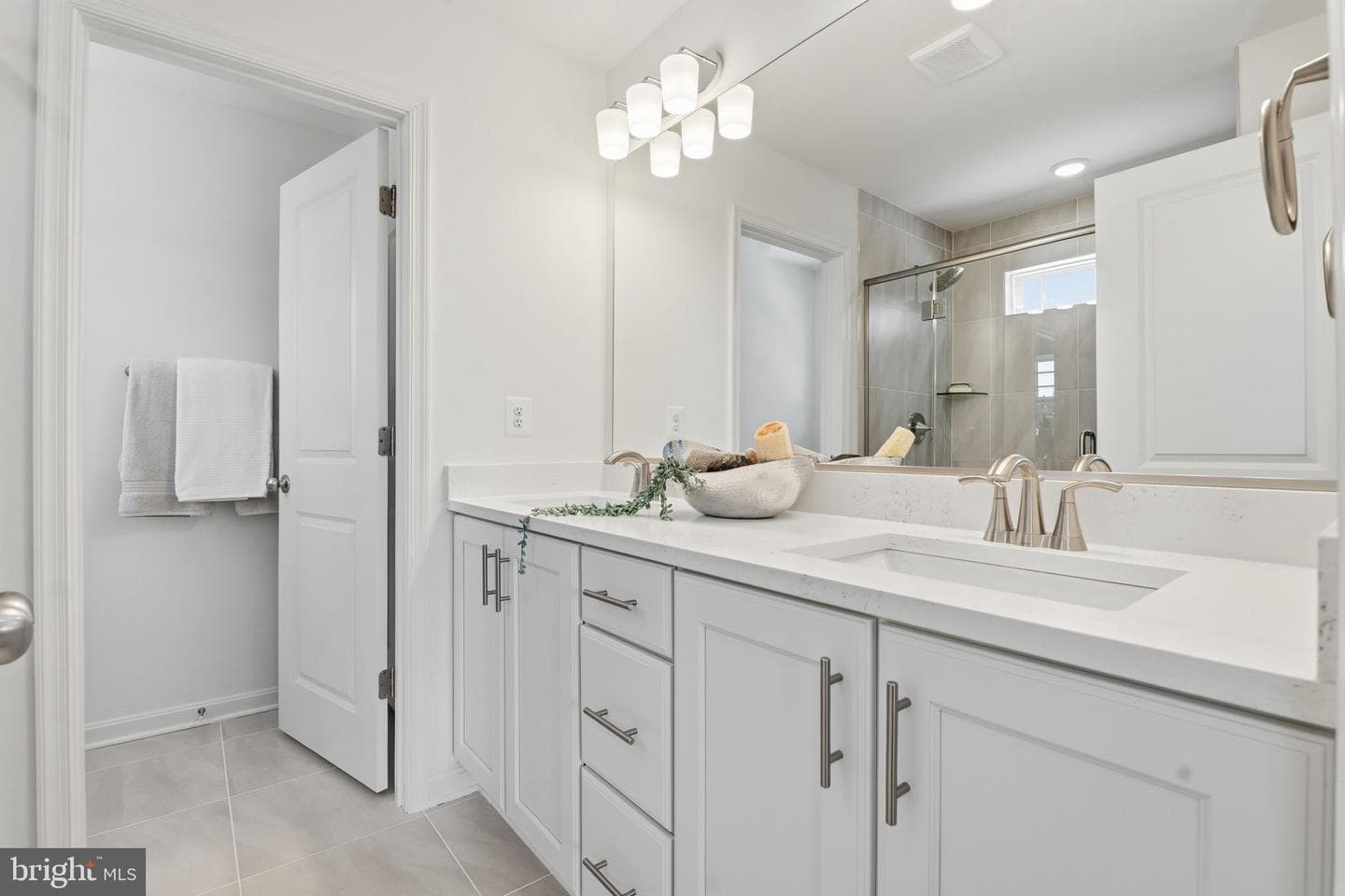 617 Loring Avenue photo 24