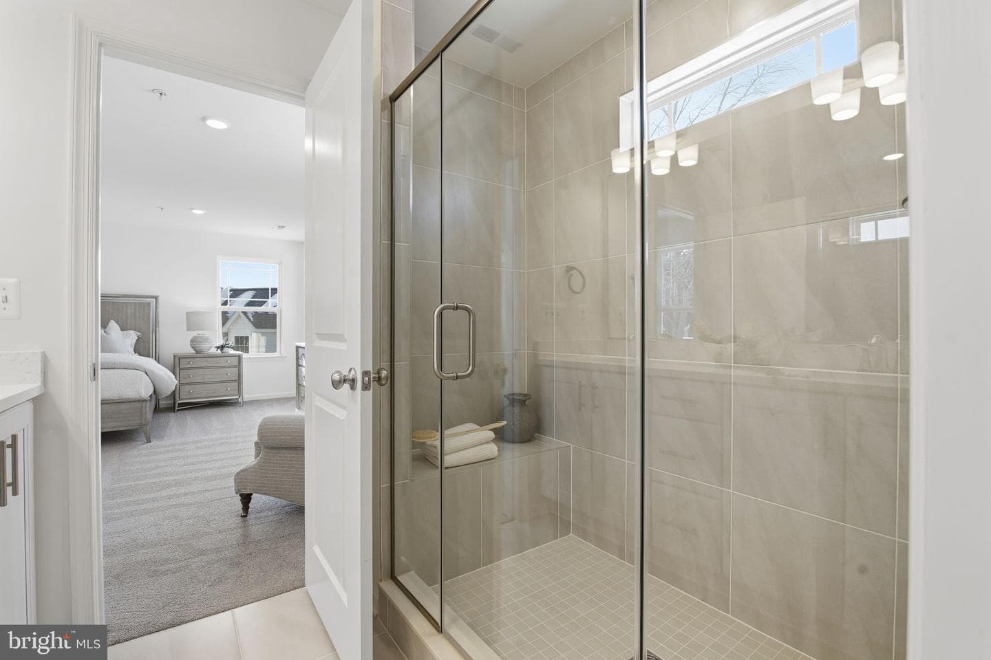 617 Loring Avenue photo 25