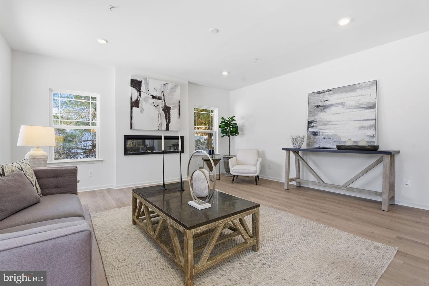 617 Loring Avenue photo 8