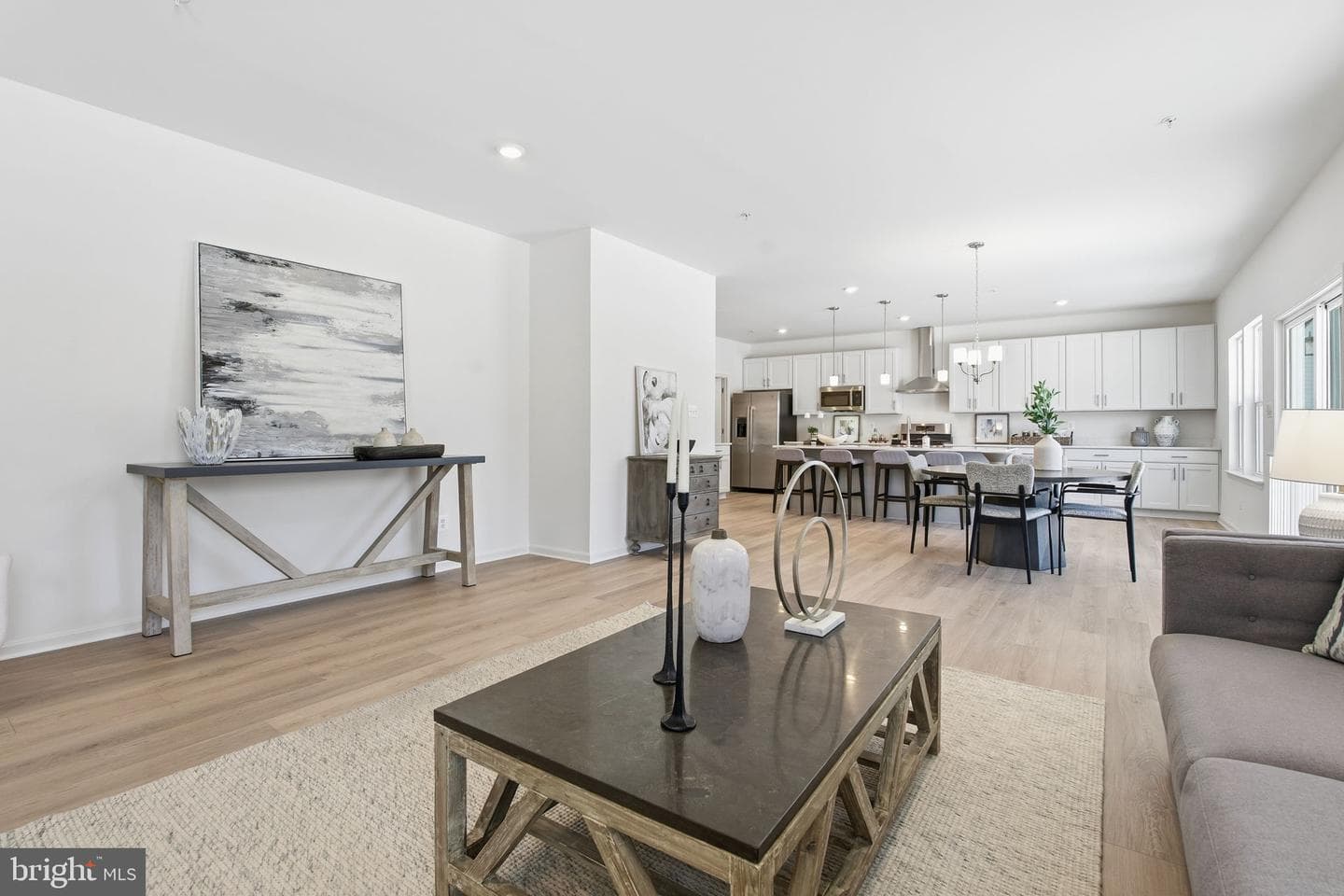 617 Loring Avenue photo 9